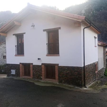 Casa Rural Gueilones, Parque Natural De Ponga Sobrefoz Exterior photo